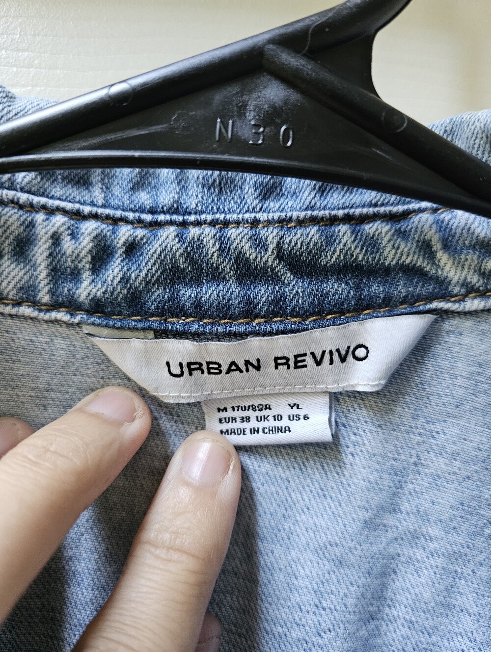 URBAN REVIVO esther bow detail mini denim dress in light blue wash - Picture 8 of 14